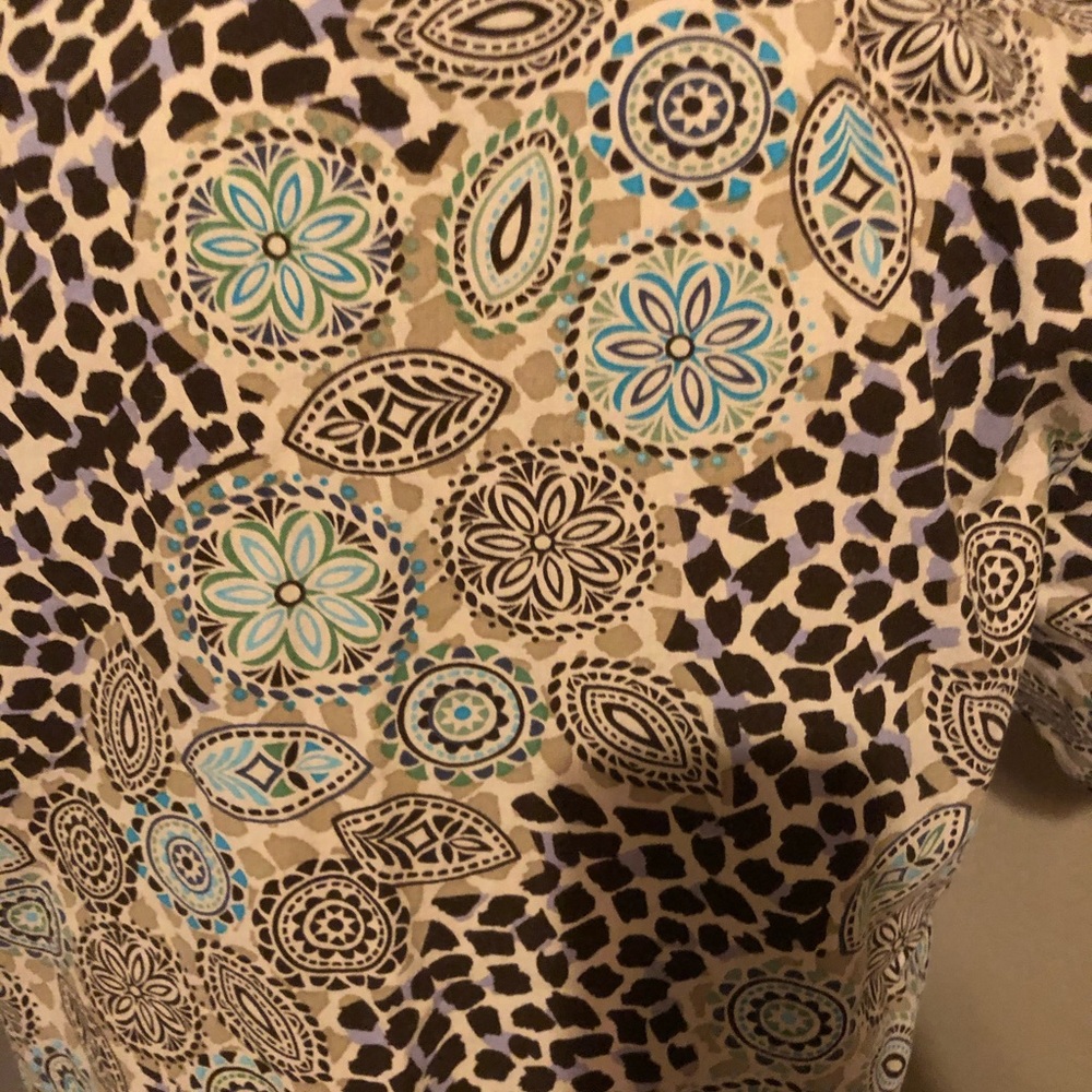 Scrub top - Picture 8 of 9